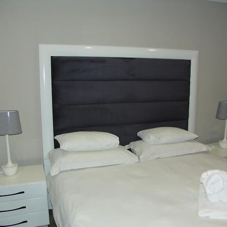 African Moon Corporate House Kempton Park Extérieur photo