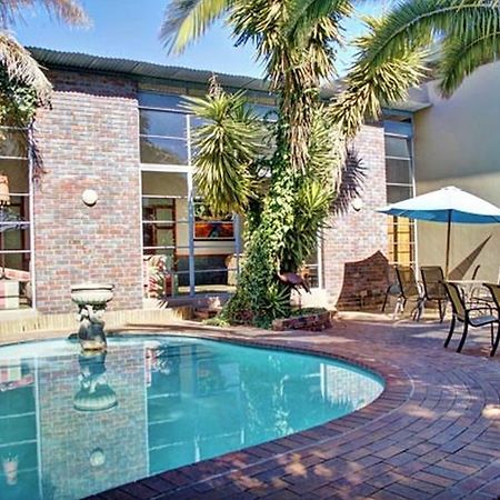 African Moon Corporate House Kempton Park Extérieur photo