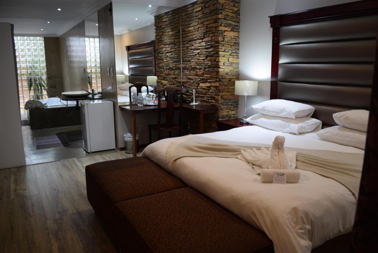 African Moon Corporate House Kempton Park Extérieur photo