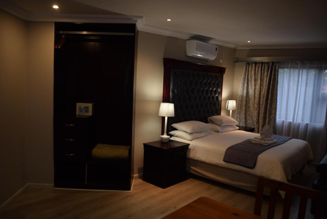 African Moon Corporate House Kempton Park Extérieur photo