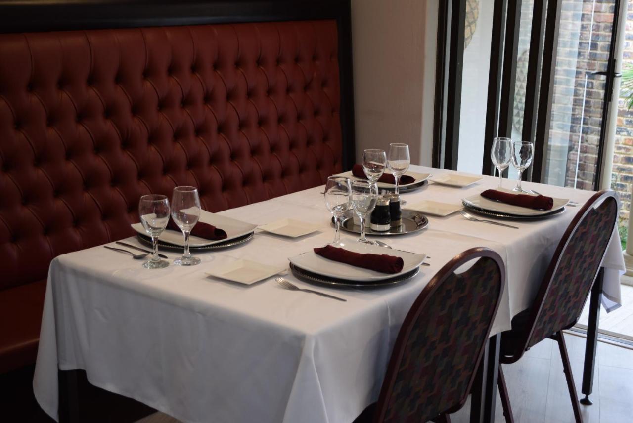 African Moon Corporate House Kempton Park Extérieur photo