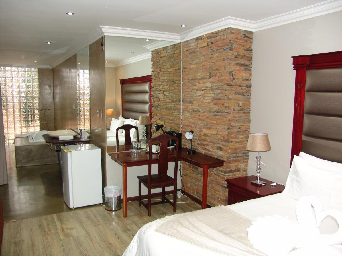 African Moon Corporate House Kempton Park Extérieur photo
