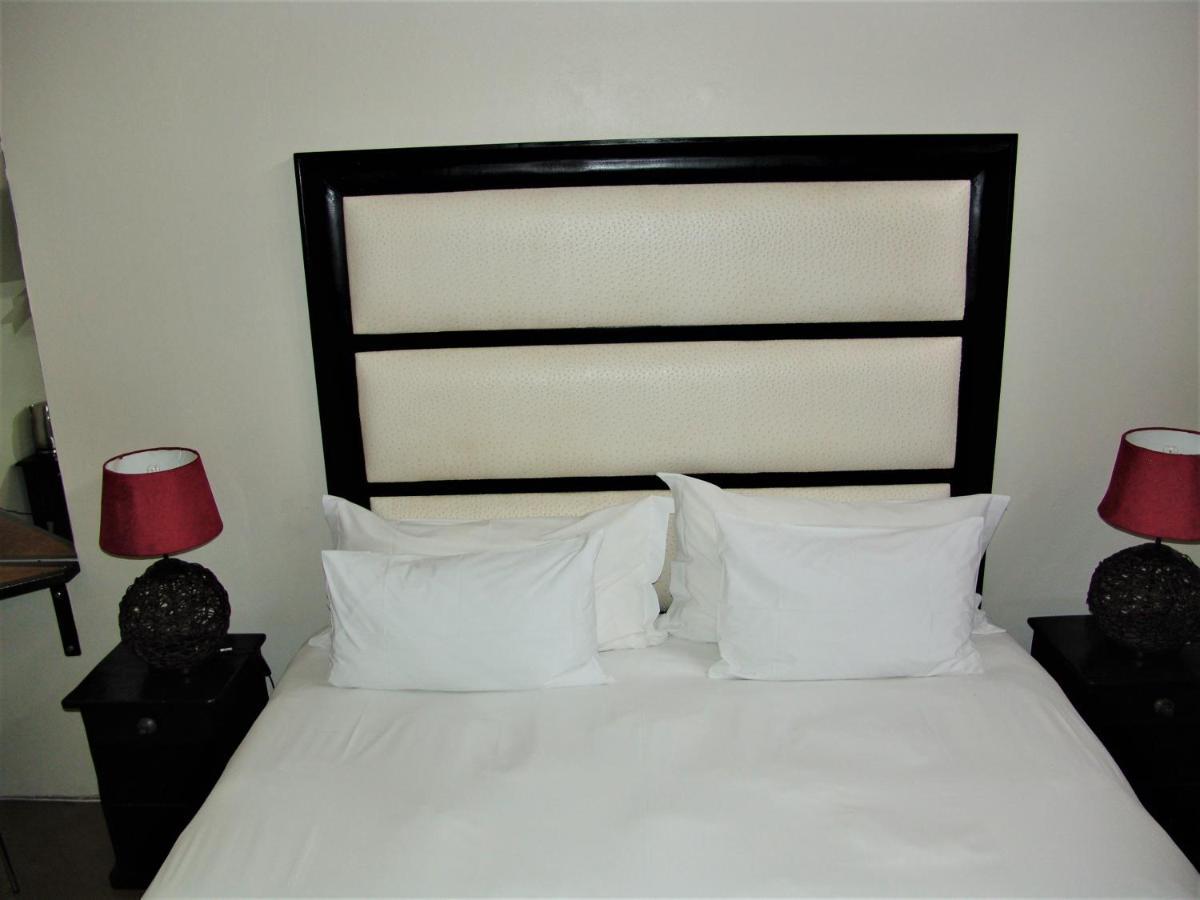 African Moon Corporate House Kempton Park Extérieur photo