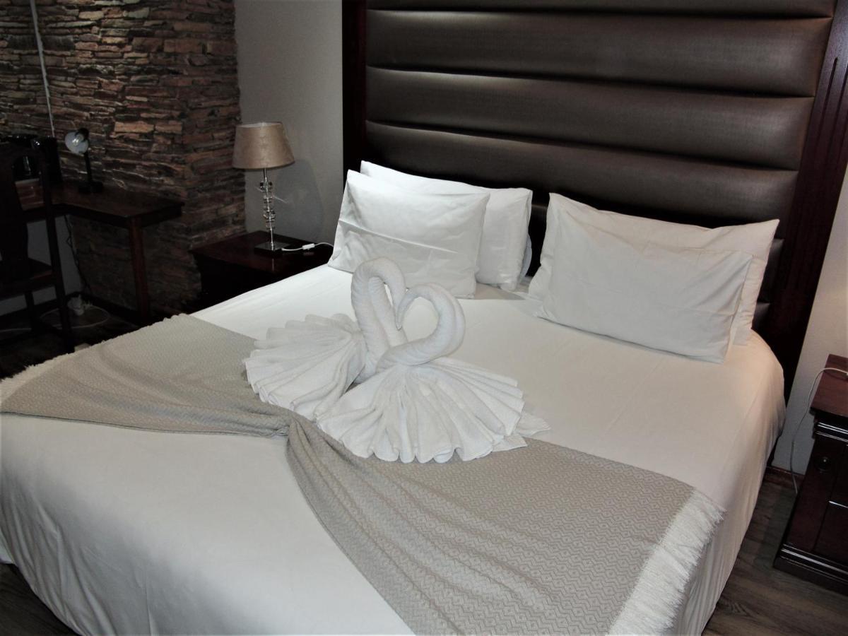 African Moon Corporate House Kempton Park Extérieur photo