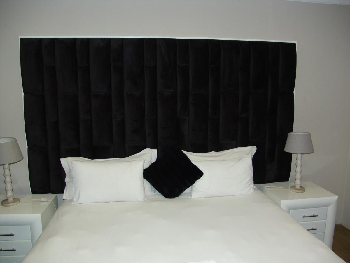 African Moon Corporate House Kempton Park Extérieur photo