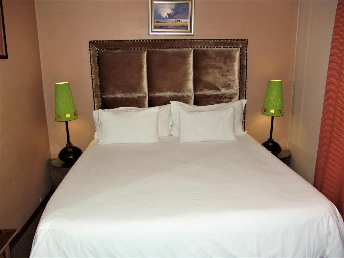 African Moon Corporate House Kempton Park Extérieur photo