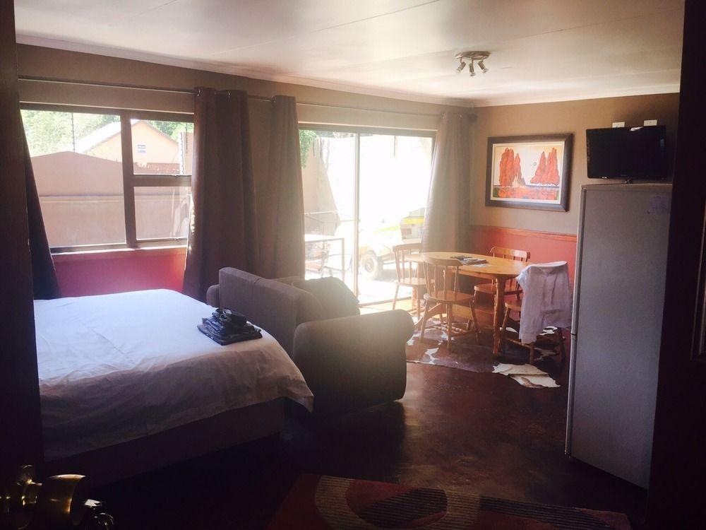 African Moon Corporate House Kempton Park Extérieur photo