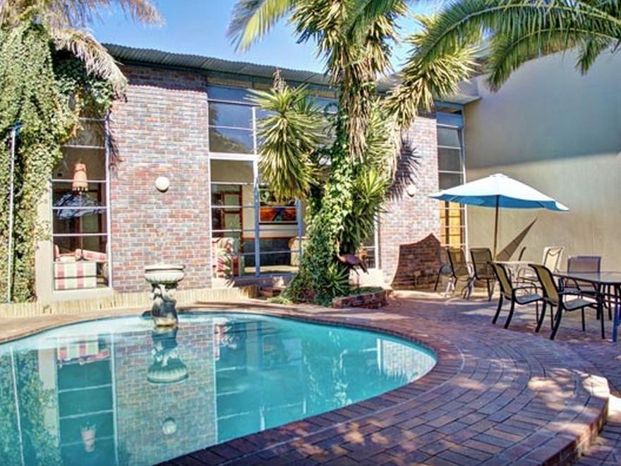 African Moon Corporate House Kempton Park Extérieur photo