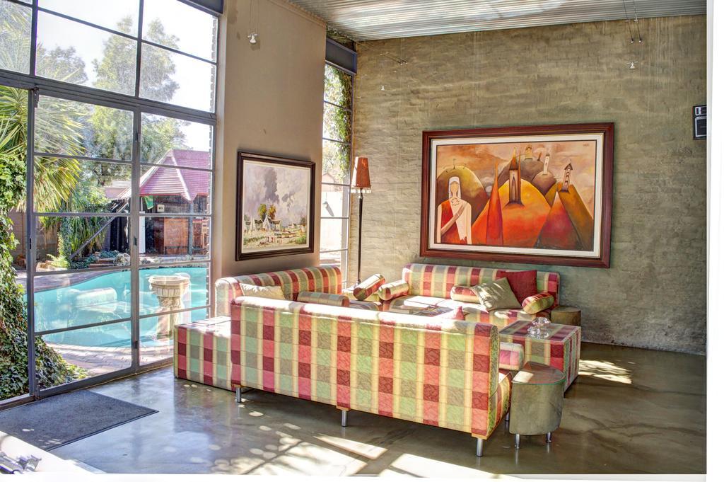 African Moon Corporate House Kempton Park Extérieur photo