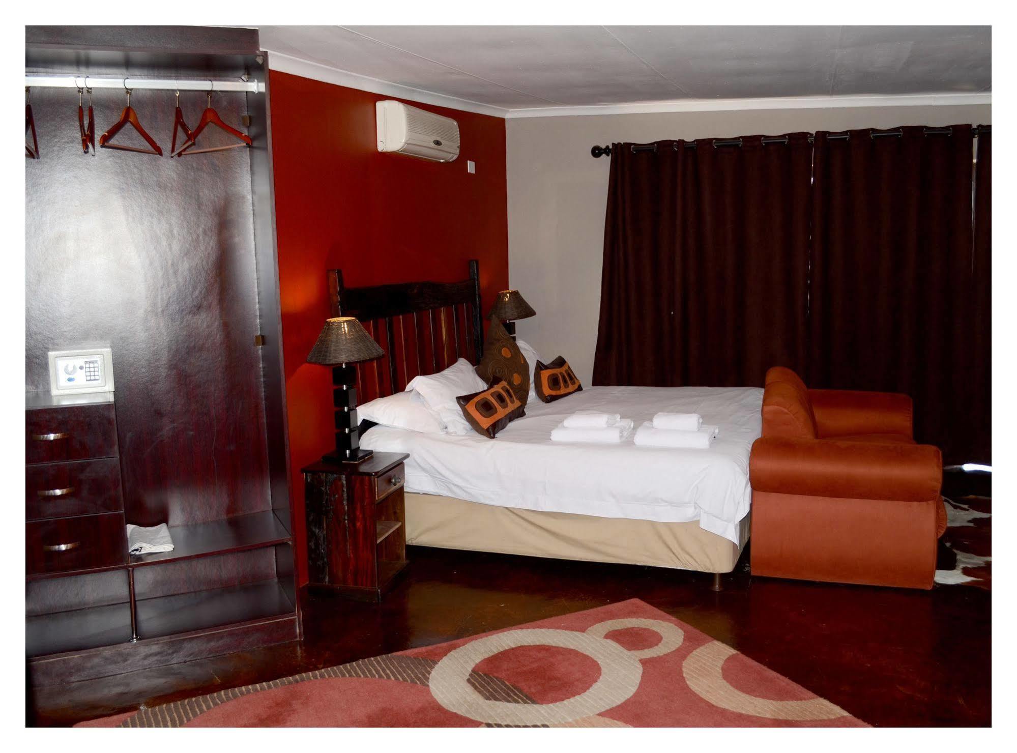 African Moon Corporate House Kempton Park Extérieur photo